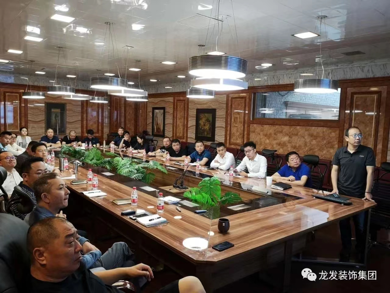 “新趨勢(shì) 新思維 新模式”2020年龍發(fā)裝飾經(jīng)管會(huì)勝利召開(kāi)
